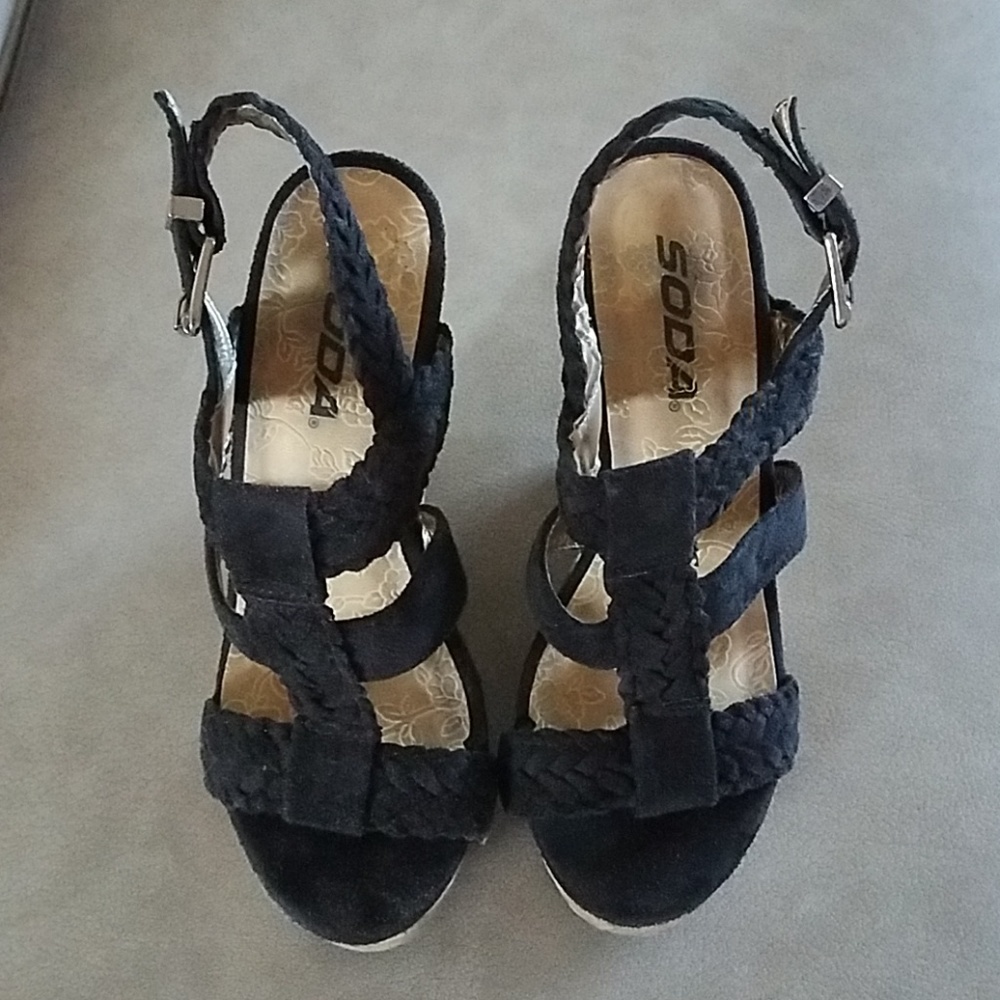 BLACK WEDGES